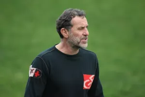Γκούμας για την Εθνική: «Τα προηγούμενα χρόνια λυγίζαμε, τώρα μπορούμε να αντεπεξέλθουμε υποφέροντας»