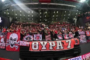 «Καταδικάζουμε απερίφραστα φθορές και υβριστικά συνθήματα, αλλά κανείς δεν μπορεί να μας στερήσει το γήπεδο»