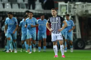 Γιούχα στην Τούμπα μετά την ήττα-σοκ του ΠΑΟΚ, χειροκρότησαν την Καλαμάτα!