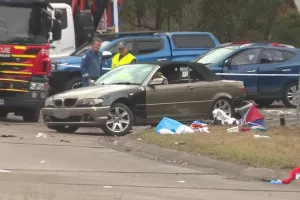 Αυτοκίνητο έπεσε σε συγκεντρωμένους φιλάθλους