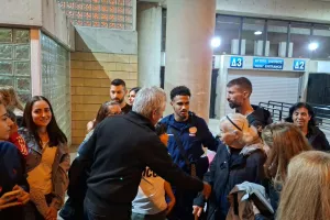 (Βίντεο/Φώτος Kerkida) Συγκινητικές στιγμές: ΟΛΟΙ... στον δικό τους Μάρκους Έντουαρντς! 