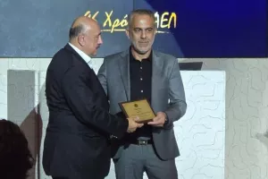 Βράβευση για Άκη Έλληνα!