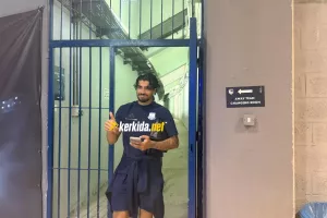 Με χαμόγελο... ο Κονομής
