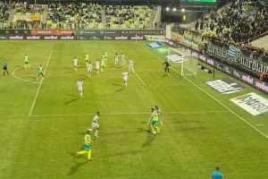 (LIVE) ΑΕΚ 1-0 Ομόνοια