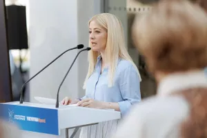 Αποσύρεται η Αννίτα!