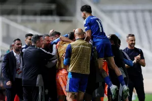 Με ψυχή και δέκα παίκτες η Εθνική μας, πρώτη νίκη και άλμα στη 2η θέση!
