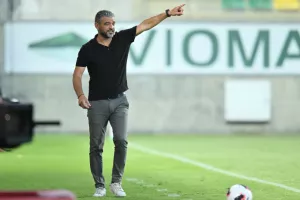 Τέταρτη σερί νίκη και μένει κορυφή η ΑΕΛ (φώτος)