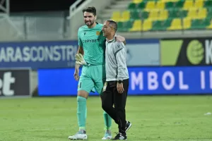 Τέταρτη σερί νίκη και μένει κορυφή η ΑΕΛ (φώτος)