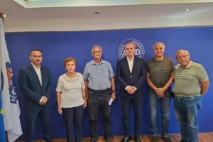 Συνάντηση με ΕΛΑΜ, ΔΗΚΟ, ΔΗΣΥ