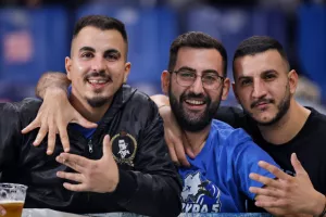 ΦΩΤΟΣ από την κερκίδα της Πάφου