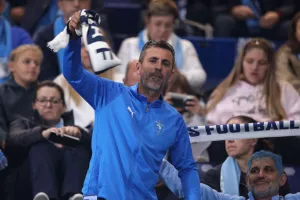 ΦΩΤΟΣ από την κερκίδα της Πάφου