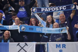 ΦΩΤΟΣ από την κερκίδα της Πάφου