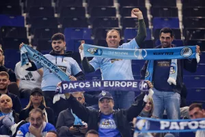 ΦΩΤΟΣ από την κερκίδα της Πάφου