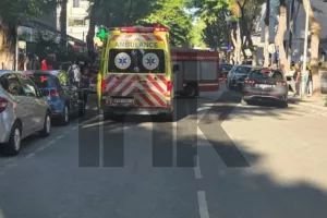 Αυτοκίνητο «μπούκαρε» σε καφετέρια στην Πινδάρου (Φώτος) 