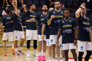 Ισοπεδωτικός στην πρεμιέρα του ο Κεραυνός! (Φώτος)