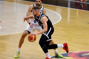 Ισοπεδωτικός στην πρεμιέρα του ο Κεραυνός! (Φώτος)