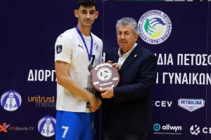 ΦΩΤΟΣ από την απονομή και τους πανηγυρισμούς της Ομόνοιας