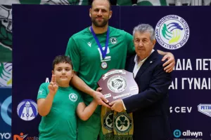 ΦΩΤΟΣ από την απονομή και τους πανηγυρισμούς της Ομόνοιας