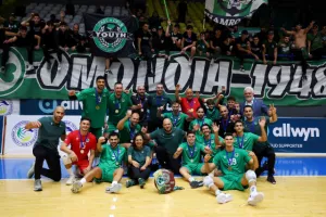 ΦΩΤΟΣ από την απονομή και τους πανηγυρισμούς της Ομόνοιας