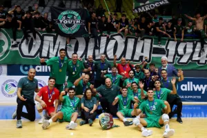 ΦΩΤΟΣ από την απονομή και τους πανηγυρισμούς της Ομόνοιας