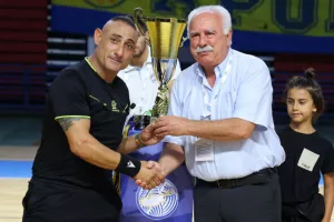 ΦΩΤΟΣ/ Οι πανηγυρισμοί μετά την στέψη