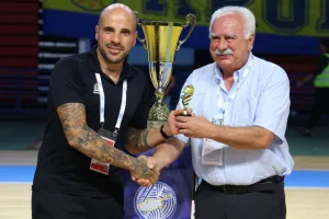 ΦΩΤΟΣ/ Οι πανηγυρισμοί μετά την στέψη