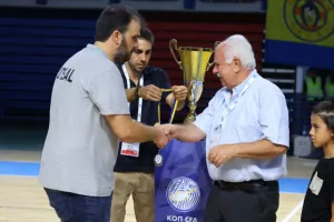 ΦΩΤΟΣ/ Οι πανηγυρισμοί μετά την στέψη
