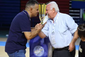 ΦΩΤΟΣ/ Οι πανηγυρισμοί μετά την στέψη
