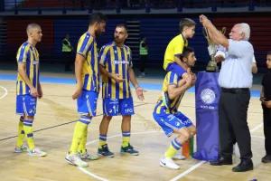 ΦΩΤΟΣ/ Οι πανηγυρισμοί μετά την στέψη