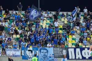 Με τον κόσμο της για το διπλό