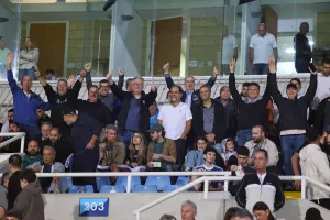 Με ψυχή και δέκα παίκτες η Εθνική μας, πρώτη νίκη και άλμα στη 2η θέση!