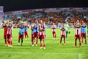 Αφήνει υποσχέσεις!