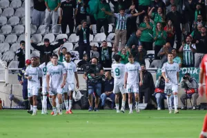 Ομόνοια - Μπενφίκα: Την κόντραρε... για ένα ημίχρονο