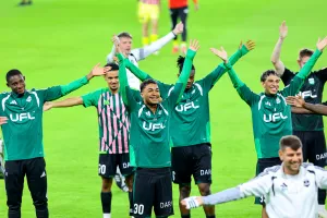 Πρόκριση με τεσσάρα και... στυλ για την ''Ελαφρά Ταξιαρχία''!