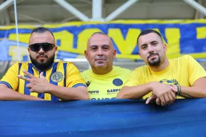 ΦΩΤΟΣ/Οι ΑΕΛίστες στην κερκίδα