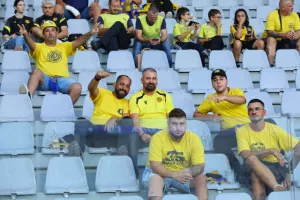 ΦΩΤΟΣ/Οι ΑΕΛίστες στην κερκίδα