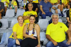 ΦΩΤΟΣ/Οι ΑΕΛίστες στην κερκίδα