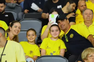 ΦΩΤΟΣ/Οι ΑΕΛίστες στην κερκίδα
