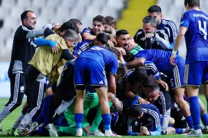 ΤΟΠΟΘΕΤΗΣΗ/"Οικογενειακό κλίμα... και αυτή τη φορά δεν είναι κλισέ"
