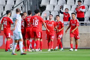 Ομόνοια - Μπενφίκα: Την κόντραρε... για ένα ημίχρονο