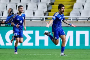 Με ψυχή και δέκα παίκτες η Εθνική μας, πρώτη νίκη και άλμα στη 2η θέση!