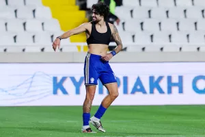 Με ψυχή και δέκα παίκτες η Εθνική μας, πρώτη νίκη και άλμα στη 2η θέση!
