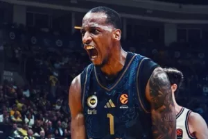 Δια χειρός Μπίνγκχαμ το 3 στα 3 η Φενέρ