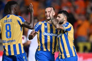 (ΑΠΟΕΛ)/Μια ομάδα  βγαλμένη από Super League