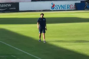 Δεξιά… ο Κονομής 