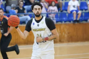 Άνετα ο Κεραυνός