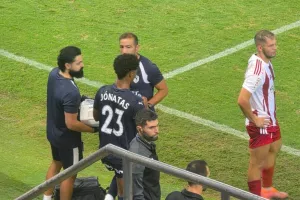 Άτυχος στο ντεμπούτο του