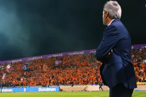 Ο Βρύζας και το… γαλαζοκίτρινο πέταλο!
