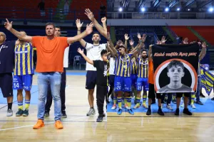 (ΒΙΝΤΕΟ/ΑΠΟΕΛ) Το αφιέρωσαν στον κόσμο και στον Άρη