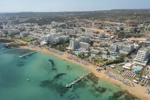 Ανθεκτικός και δυναμικός ο τουρισμός αλλά χρειάζεται πιο στοχευμένη στρατηγική